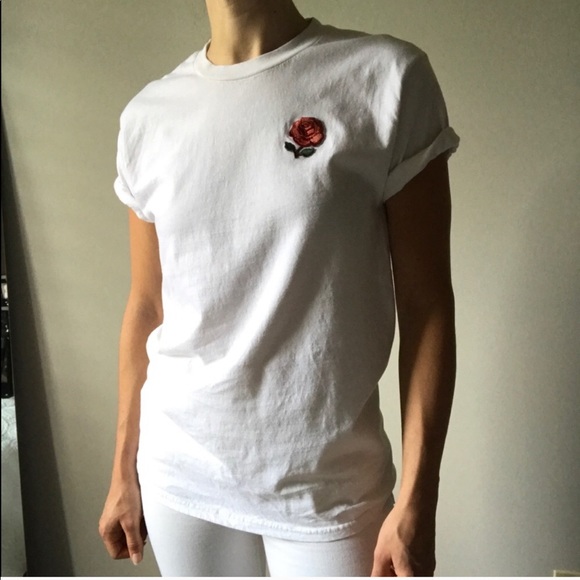 🌹 rose patch white tee 🌹 - Picture 2 of 2